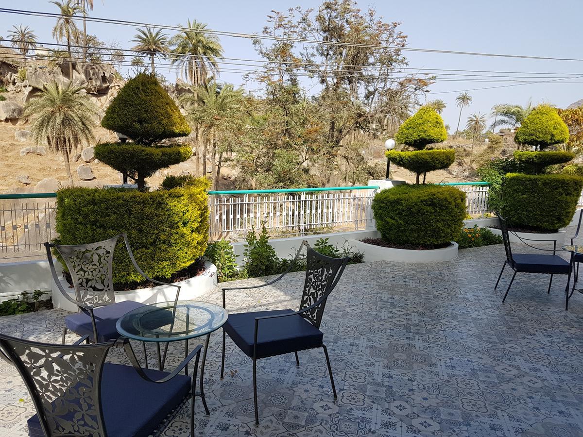 فندق كارنافاتي مونت ابو المظهر الخارجي الصورة