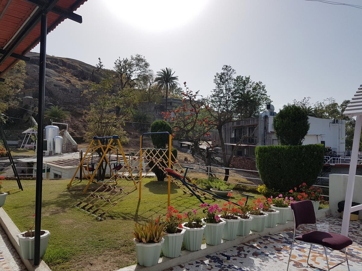 فندق كارنافاتي مونت ابو المظهر الخارجي الصورة